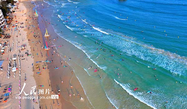 海南三亞：樂享沖浪運動